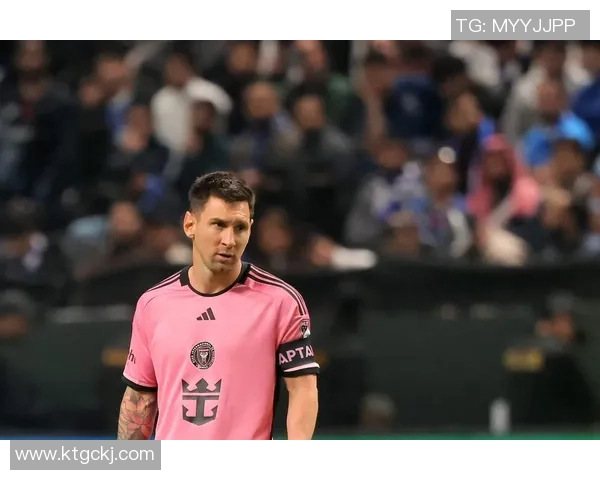 模仿足球明星梅西的技巧与风格，如何在球场上展现自己的独特魅力